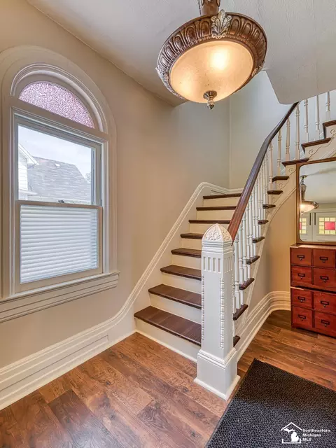 Entry Way - 18 W Noble, Monroe, MI 48162 photo 7 of 8