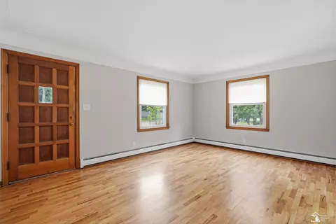 Living - 12891 Crane, Carleton, MI 48117 photo 1 of 3