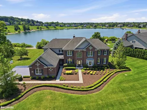 1622 Hunters Lk, Milford, MI 48380
