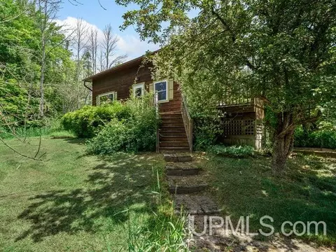 509 Dukes, Skandia, MI 49885