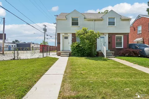 1886 15th, Wyandotte, MI 48192