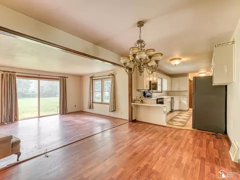 Living - 1810 Whipple, Carleton, MI 48117 photo 5 of 7