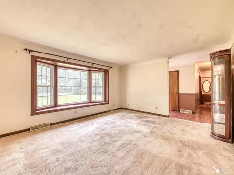 Living - 1810 Whipple, Carleton, MI 48117 photo 2 of 7