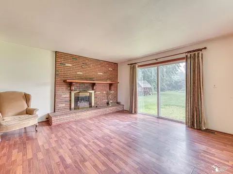 Living - 1810 Whipple, Carleton, MI 48117 photo 6 of 7