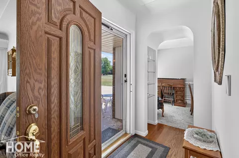 Entry Way - 825 N State, Owosso, MI 48867 photo 1 of 1