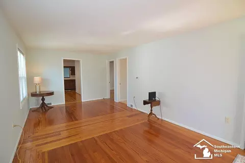Living - 201 N Dettman, Jackson, MI 49202 photo 1 of 4