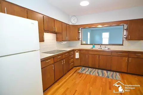Kitchen - 201 N Dettman, Jackson, MI 49202 photo 1 of 2