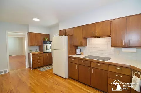 Kitchen - 201 N Dettman, Jackson, MI 49202 photo 2 of 2