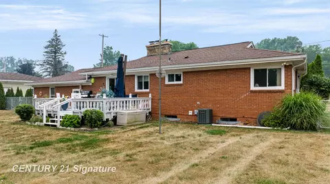 Exterior - 4386 N Elms, Flushing, MI 48433 photo 13 of 19