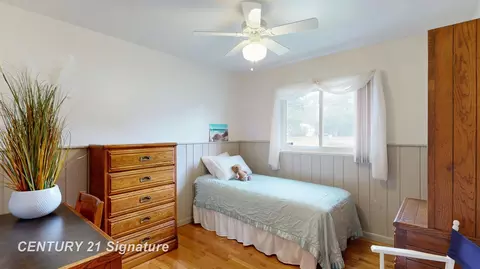 Bedroom - 4386 N Elms, Flushing, MI 48433 photo 3 of 5