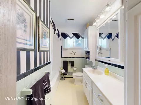 Bath - 4386 N Elms, Flushing, MI 48433 photo 3 of 3