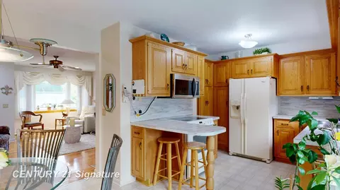 Kitchen - 4386 N Elms, Flushing, MI 48433 photo 2 of 4