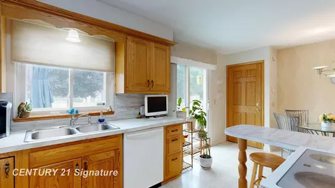 Kitchen - 4386 N Elms, Flushing, MI 48433 photo 4 of 4
