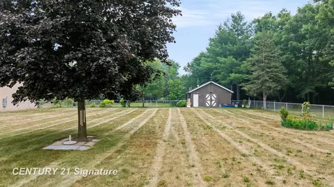 Exterior - 4386 N Elms, Flushing, MI 48433 photo 6 of 19