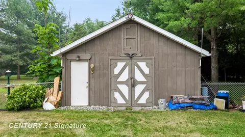 Exterior - 4386 N Elms, Flushing, MI 48433 photo 3 of 19