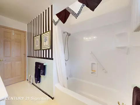 Bath - 4386 N Elms, Flushing, MI 48433 photo 2 of 3