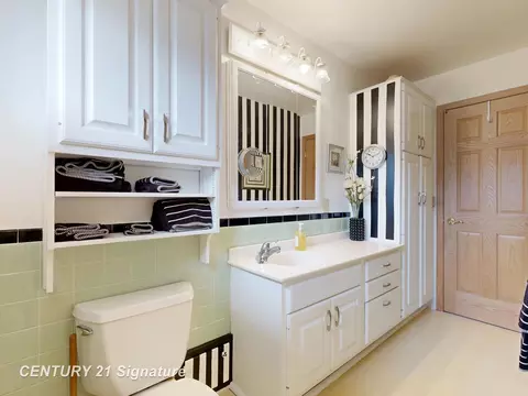 Bath - 4386 N Elms, Flushing, MI 48433 photo 1 of 3