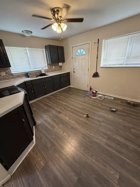 Kitchen - 426 Dell, Flint, MI 48507 photo 1 of 2