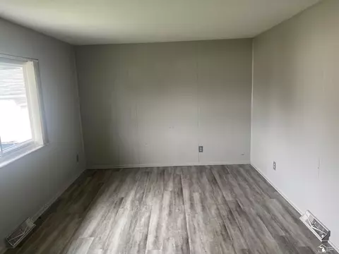Living - 901 Huber, Monroe, MI 48162 photo 1 of 4