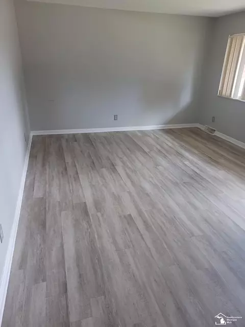 Living - 901 Huber, Monroe, MI 48162 photo 4 of 4