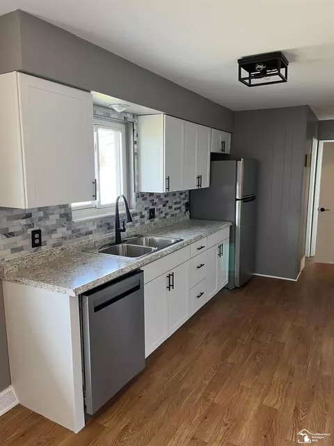 Kitchen - 901 Huber, Monroe, MI 48162 photo 4 of 5