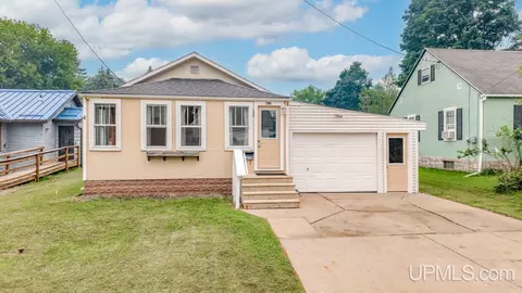 607 Broadway, Iron Mountain, MI 49801