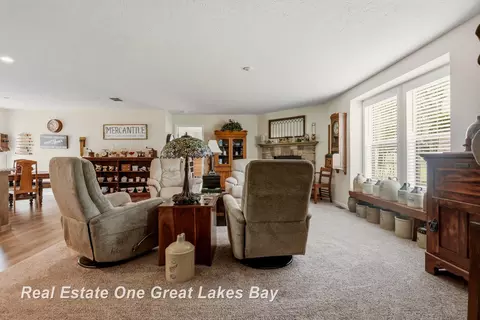 Living - 6801 Standish, Bentley, MI 48613 photo 2 of 5