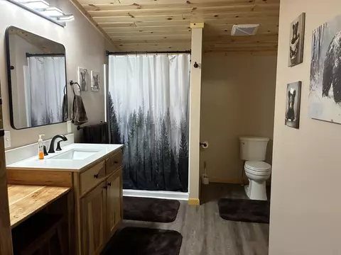 Bath - 1871 W Youngs, Gladwin, MI 48624 photo 2 of 4