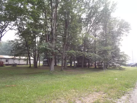 Exterior - 668 Big Oaks, Gladwin, MI 48624 photo 23 of 27