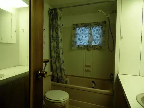 Bath - 668 Big Oaks, Gladwin, MI 48624 photo 1 of 2