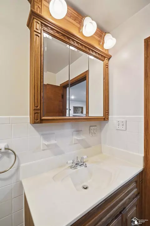 Bath - 4165 Fay, Carleton, MI 48117 photo 3 of 8