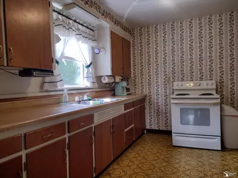Kitchen - 1115 Cherry, Temperance, MI 48182 photo 2 of 3
