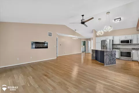 Living - 9147 Emily, Davison, MI 48423 photo 4 of 6