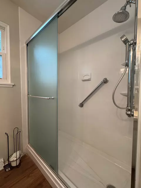 Bath - 4442 Cherrytree, Flint, MI 48507 photo 2 of 2