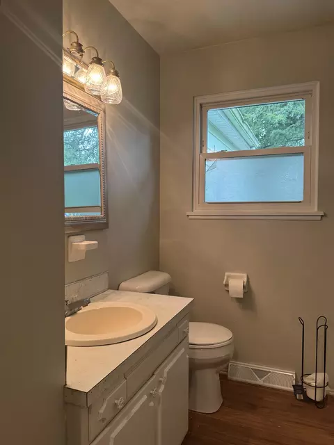 Bath - 4442 Cherrytree, Flint, MI 48507 photo 1 of 2