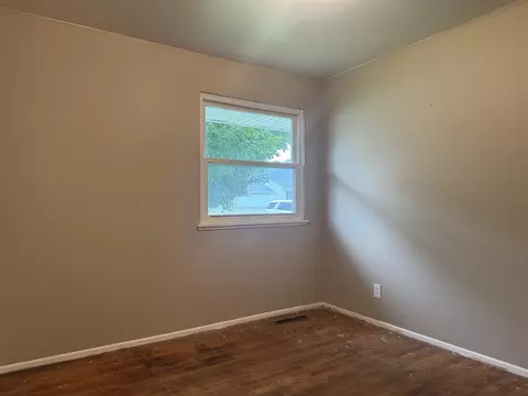 Bedroom - 4442 Cherrytree, Flint, MI 48507 photo 5 of 6