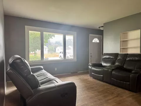 Living - 4442 Cherrytree, Flint, MI 48507 photo 1 of 3