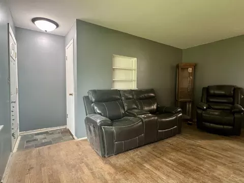 Living - 4442 Cherrytree, Flint, MI 48507 photo 2 of 3