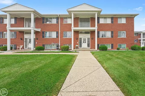 8220 Crestview #6, Sterling Heights, MI 48312