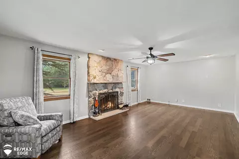 Living - 8331 E Coldwater, Davison, MI 48423 photo 2 of 3