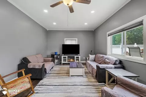 Living - 8331 E Coldwater, Davison, MI 48423 photo 3 of 3