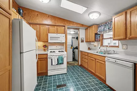 Kitchen - 425 E Maple, Gladwin, MI 48624 photo 1 of 2