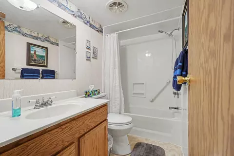 Bath - 425 E Maple, Gladwin, MI 48624 photo 2 of 2