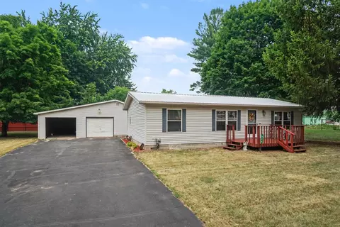 425 E Maple, Gladwin, MI 48624 photo 1