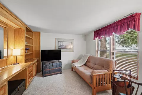 Living - 425 E Maple, Gladwin, MI 48624 photo 2 of 3