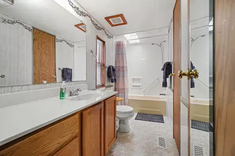 Bath - 425 E Maple, Gladwin, MI 48624 photo 1 of 2