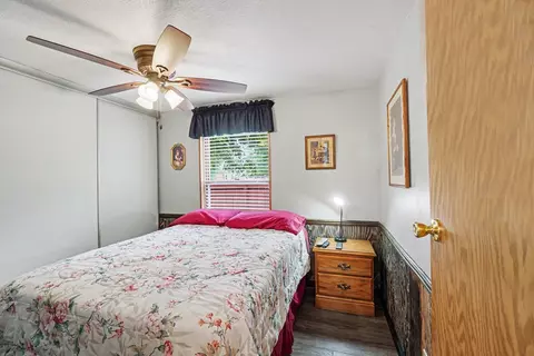 Bedroom - 425 E Maple, Gladwin, MI 48624 photo 2 of 2