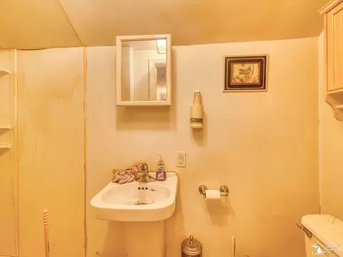 Bath - 4970 Bluebush, Monroe, MI 48162 photo 3 of 3