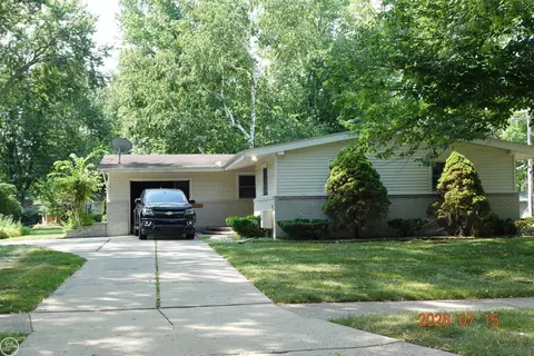 19007 Webster, Southfield, MI 48076