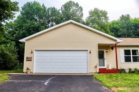 Exterior - 1403 N Elevation, Hancock, MI 49930 photo 6 of 8
